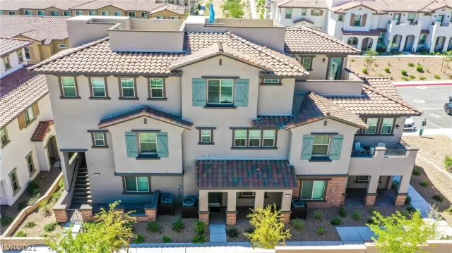 MLS: 2326790 Condo For Sale