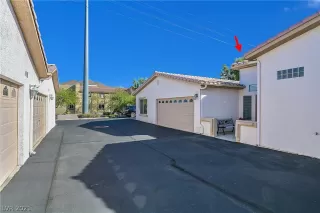 Photo #5: 2326821 Listing