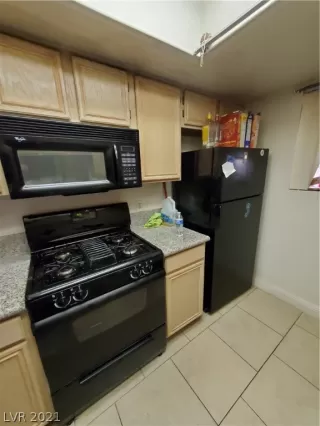 Photo #4: 2326829 Listing