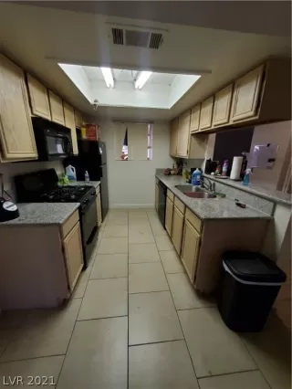 Photo #5: 2326829 Listing