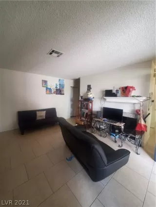 Photo #6: 2326829 Listing