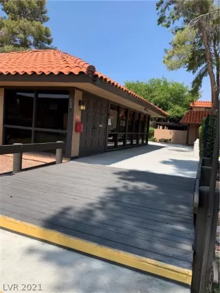 Photo #3: 2326838 Listing