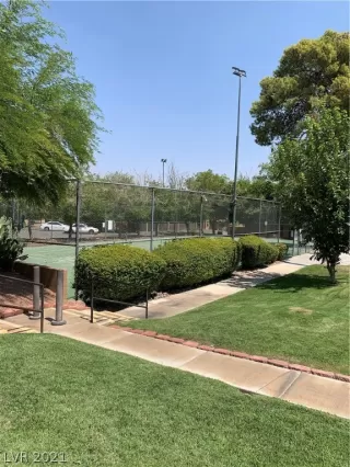 Photo #6: 2326838 Listing