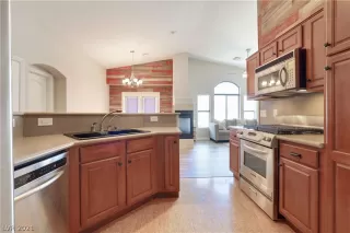 Photo #5: 2326846 Listing 