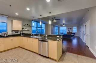 Photo #3: 2326860 Listing