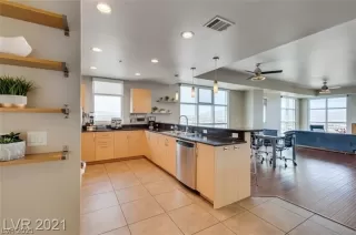 Photo #4: 2326860 Listing