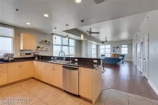 Photo #5: 2326860 Listing