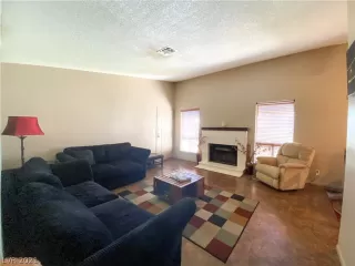 Photo #3: 2326884 Listing