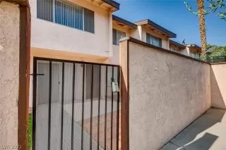 Photo #3: 2326907 Listing
