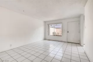 Photo #4: 2326907 Listing