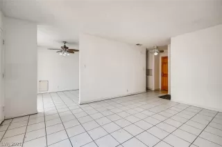 Photo #6: 2326907 Listing