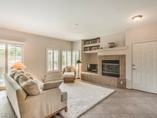 Photo #4: 2326932 Listing