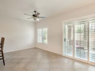 Photo #6: 2326932 Listing