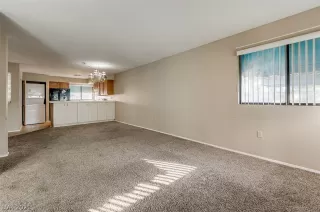 Photo #6: 2326933 Listing