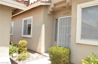 Photo #3: 2326937 Listing