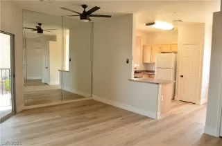 Photo #4: 2326937 Listing