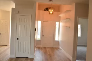 Photo #6: 2326937 Listing