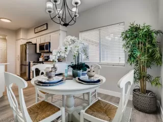 Photo #2: 2326970 Listing 