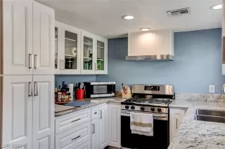 Photo #6: 2326979 Listing 