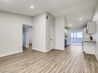 Photo #1: 2326982 Listing