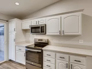 Photo #2: 2326982 Listing