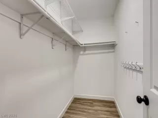 Photo #5: 2326982 Listing