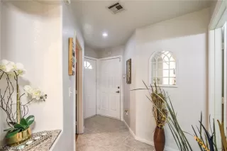 Photo #2: 2327018 Listing