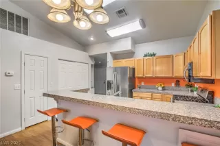 Photo #3: 2327018 Listing