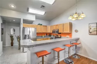 Photo #4: 2327018 Listing