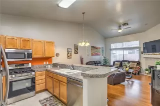 Photo #5: 2327018 Listing