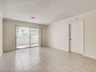 Photo #2: 2327033 Listing