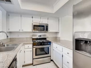 Photo #3: 2327033 Listing