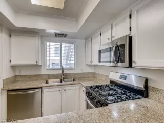 Photo #4: 2327033 Listing