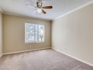 Photo #5: 2327033 Listing