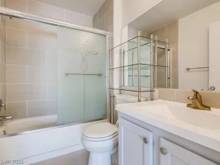 Photo #6: 2327033 Listing