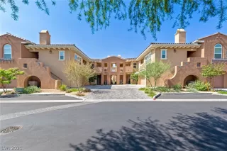 Photo #3: 2327053 Listing