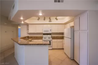 Photo #4: 2327062 Listing