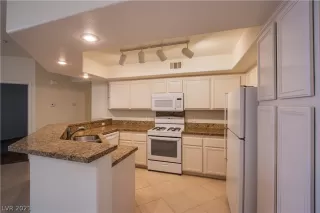 Photo #5: 2327062 Listing