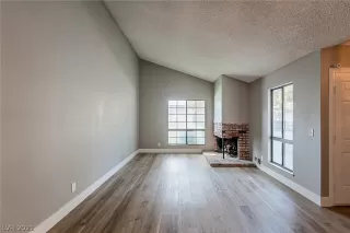 Photo #4: 2327099 Listing 