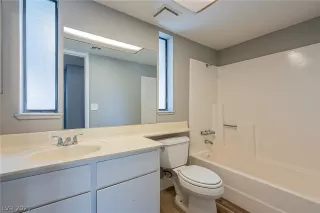 Photo #5: 2327099 Listing 