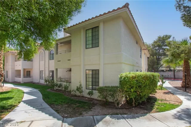 MLS: 2327123 Condo For Sale