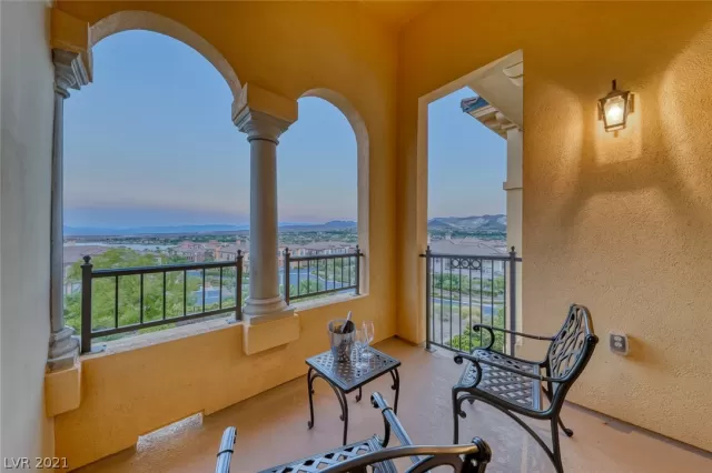 MLS: 2327143 Condo For Sale