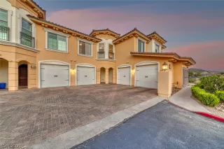 Photo #2: 2327143 Listing