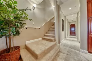 Photo #4: 2327143 Listing