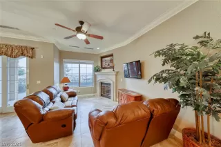 Photo #6: 2327143 Listing