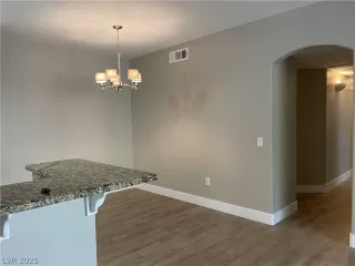 Photo #3: 2327153 Listing