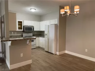 Photo #4: 2327153 Listing