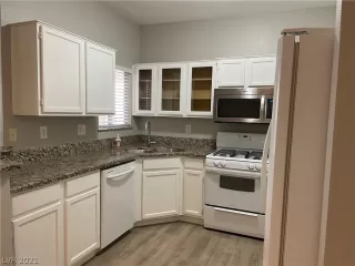 Photo #5: 2327153 Listing