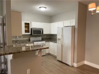 Photo #6: 2327153 Listing