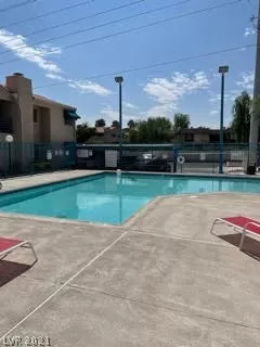 Photo #5: 2327207 Listing